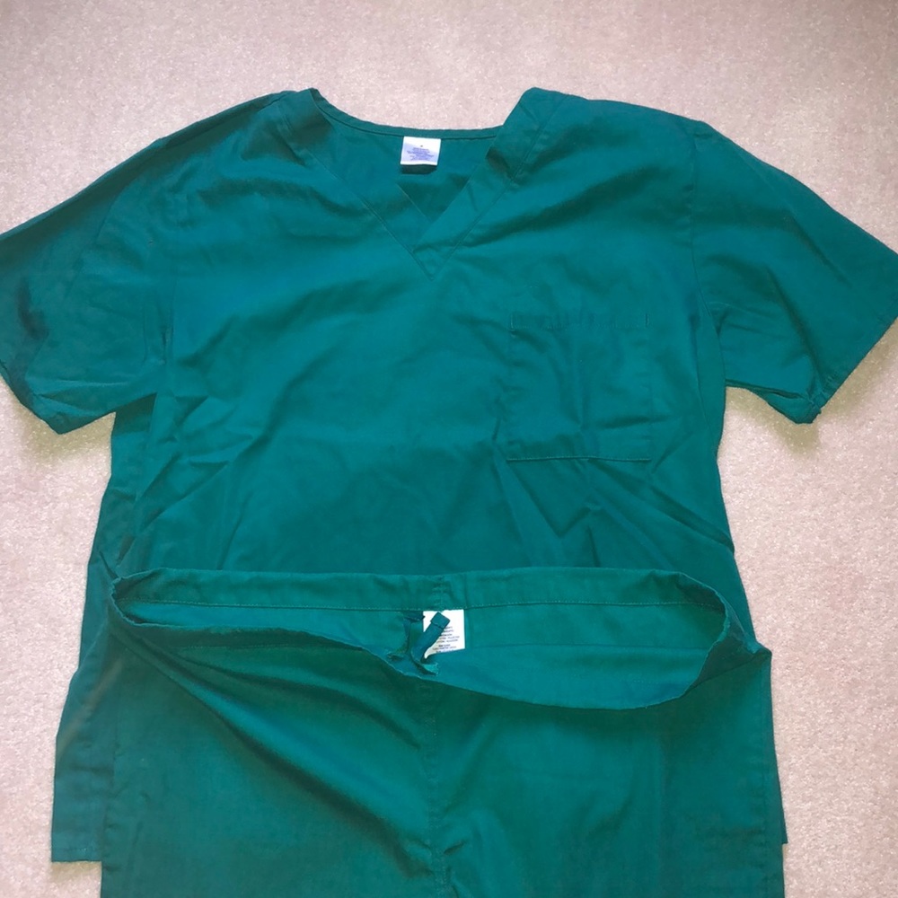 Green scrub set
